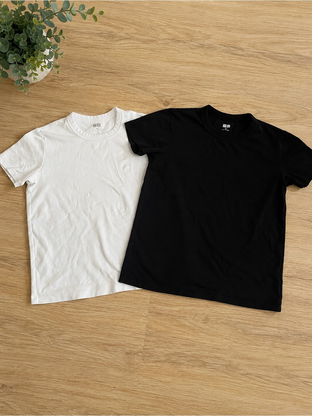 Uniqlo Crewneck T-Shirt — Black & White | Size M